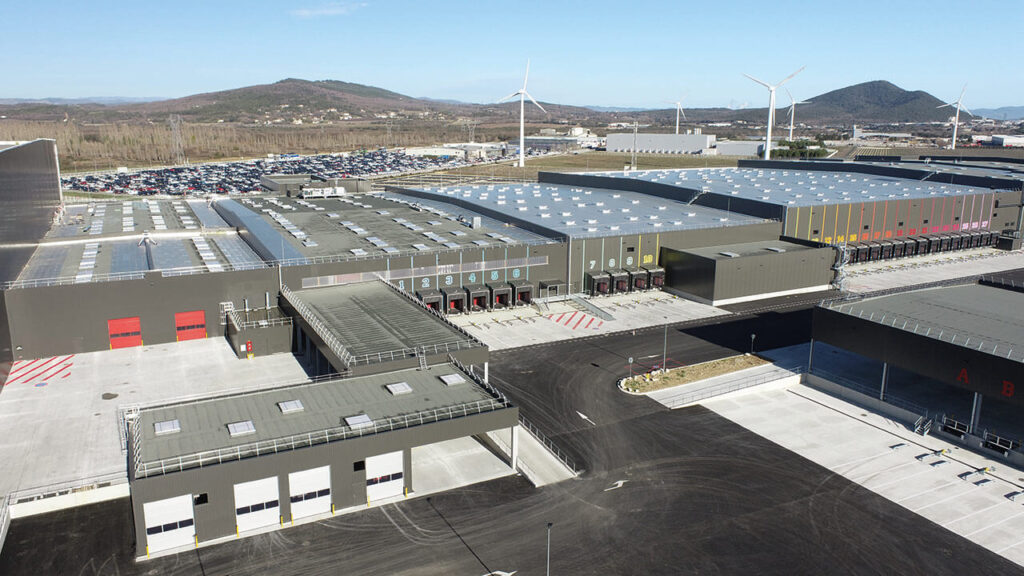 Conception et construction d'un entrepôt de grande hauteur et multi-température muni d'un transtockeur pour Intermarché en France